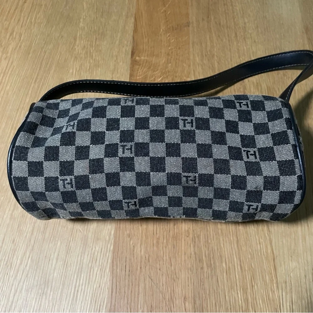 Tommy Hilfiger Black and Gray Checkered Clutch Purse Barrel Bag - Picture 2 of 3